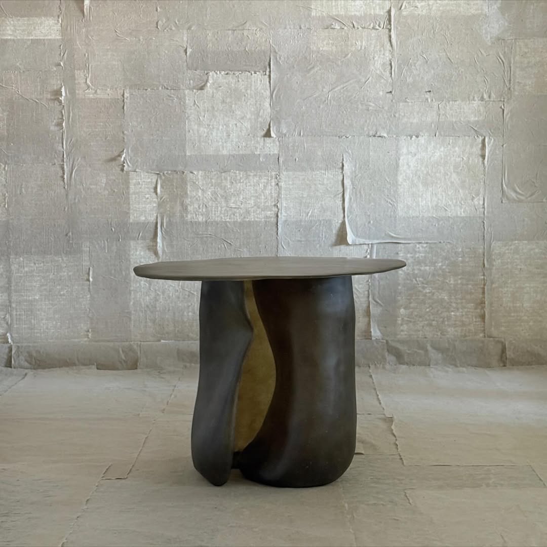 Formless Round Table